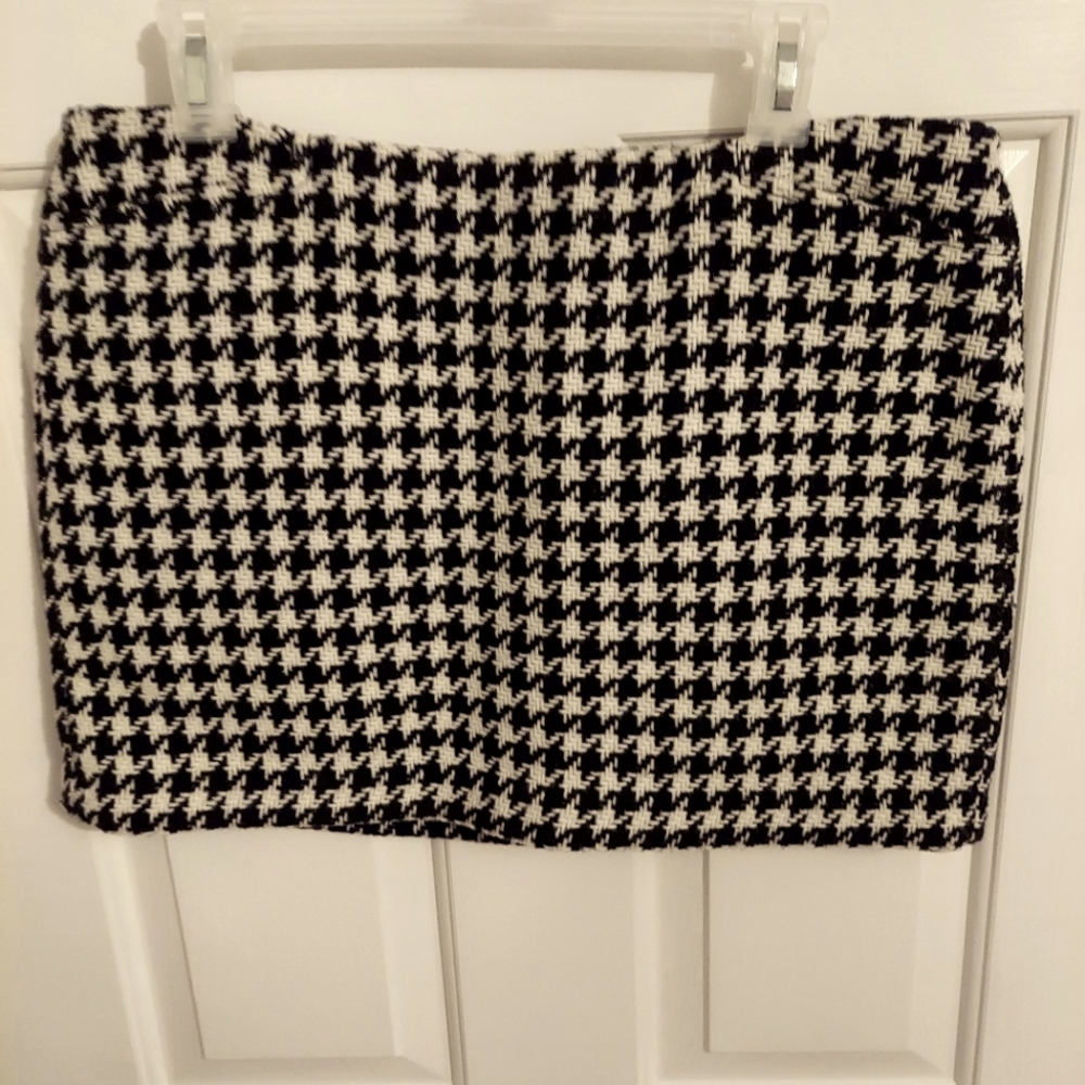 Wool hounds tooth mini skirt Gap size 12